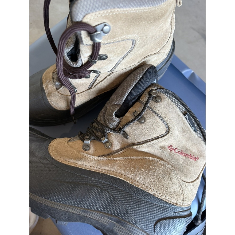 Columbia Snow Boots. Men's 9.